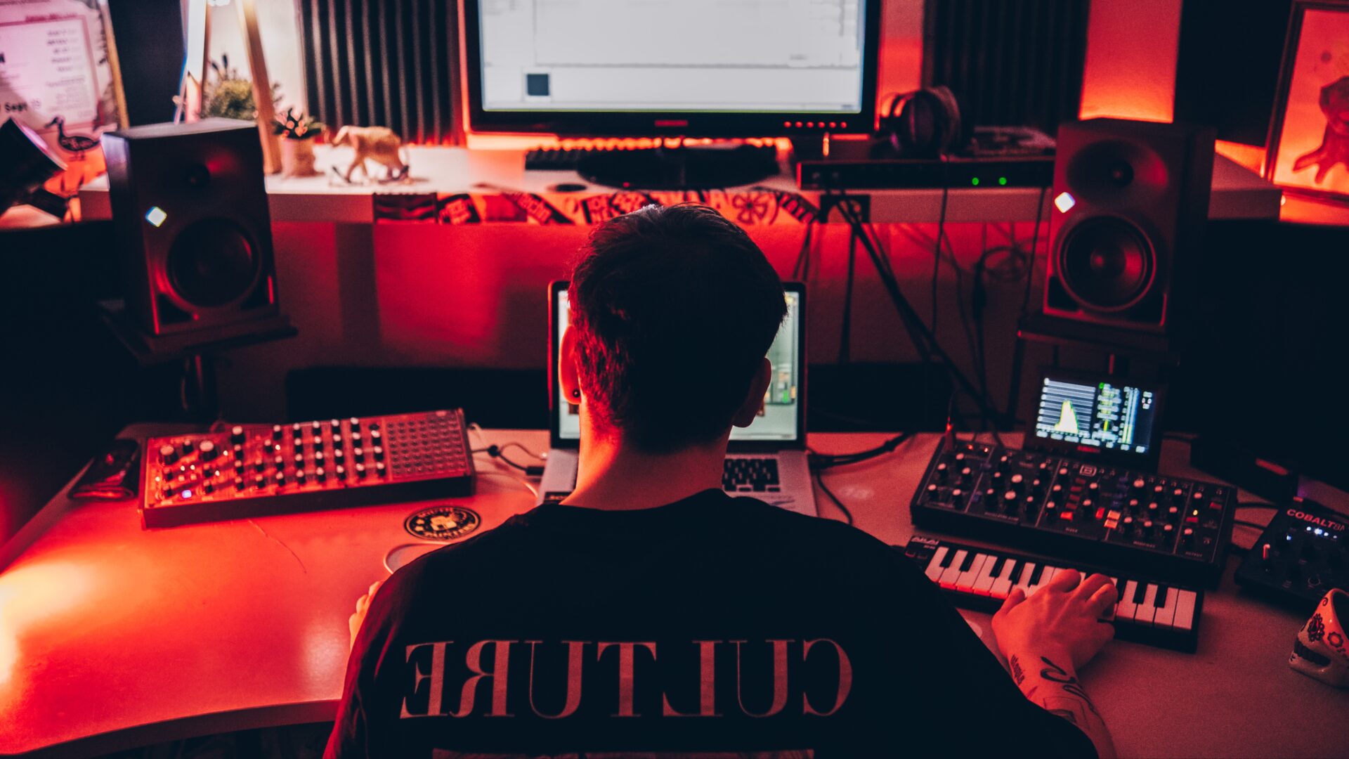 Aalson Returns to Purified with the Experimental Daylight EP