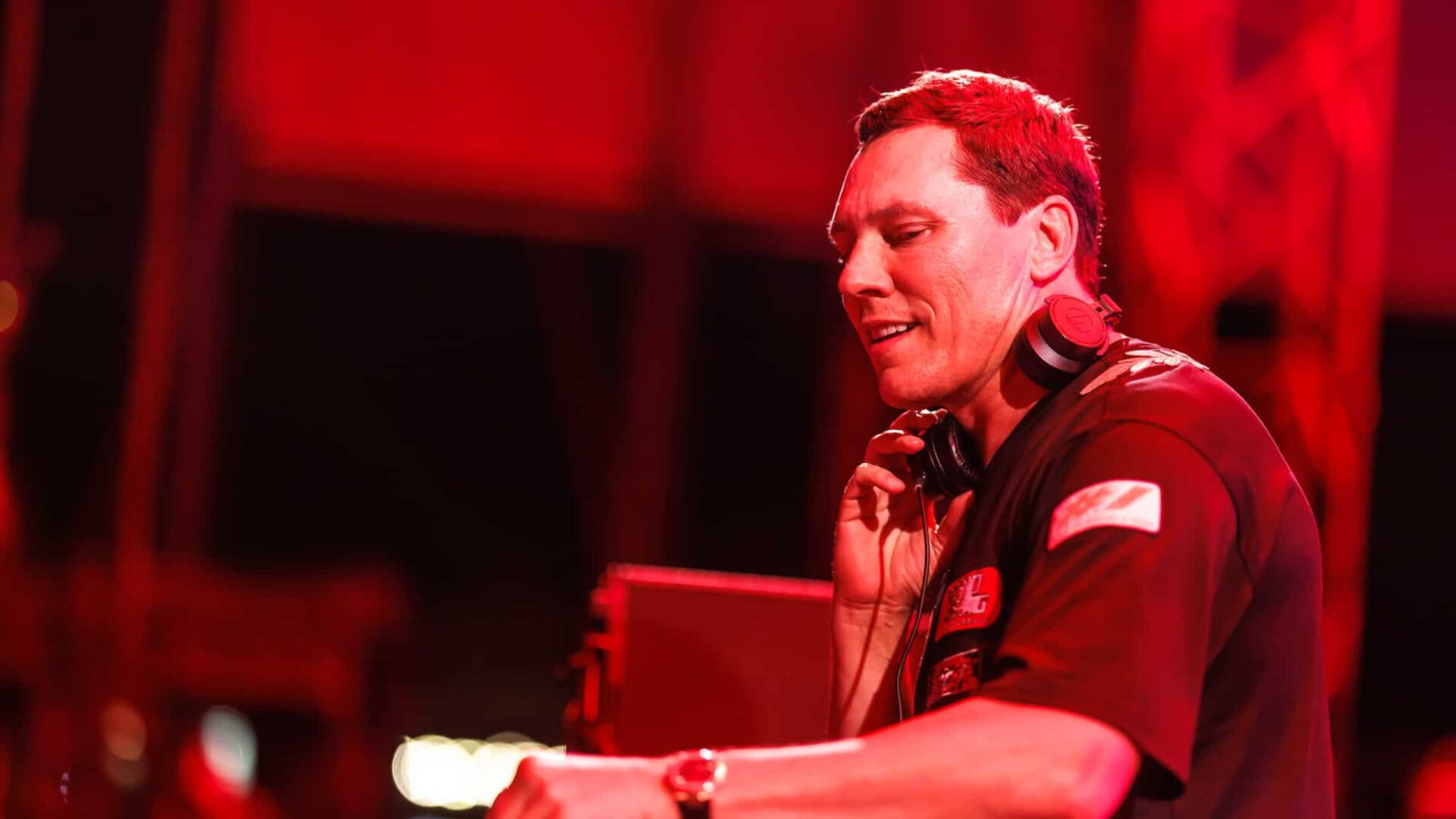 Tiësto Drops Electrifying New Single "Tantalizing" Featuring Soaky Siren