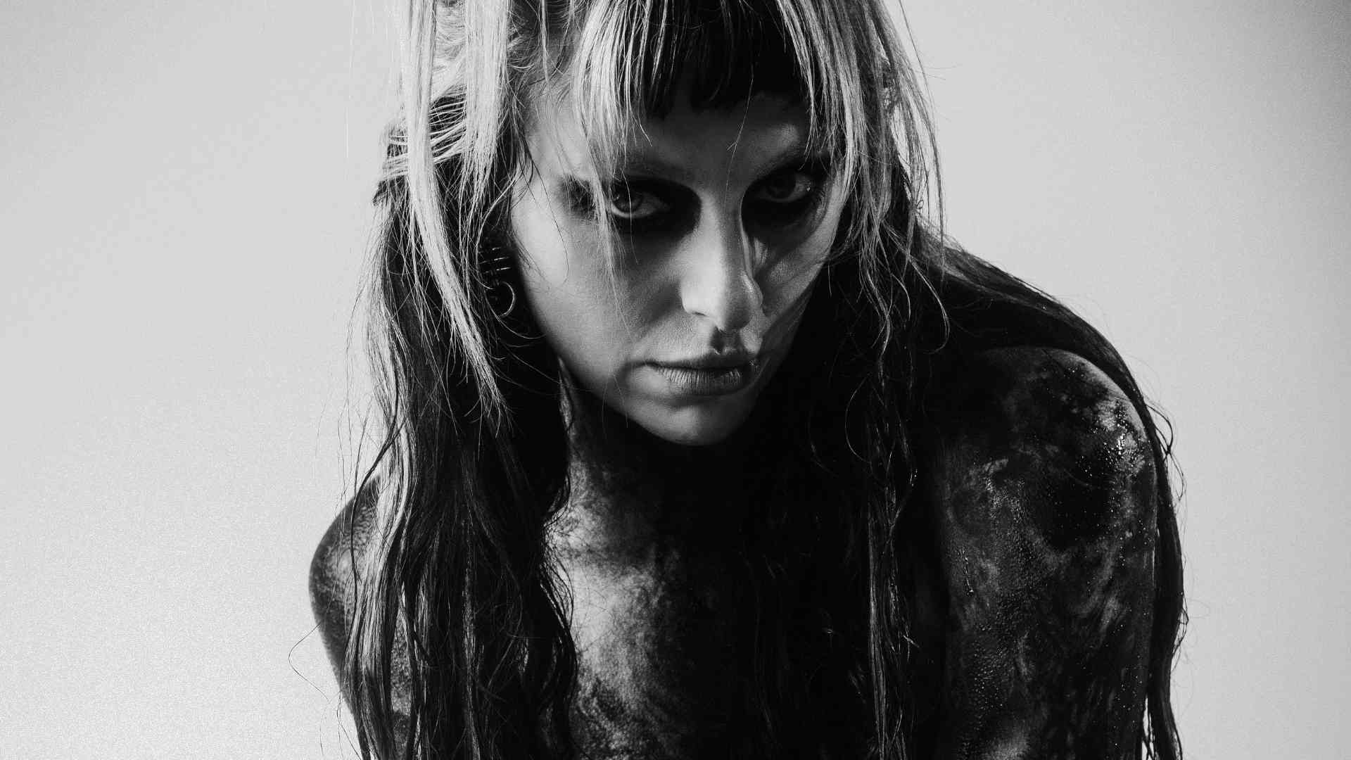 PONI CONFRONTS HER DARKEST HOUR ON INTENSE NEW EP ‘DARKEST HOUR’ — OUT TODAY VIA WELCOME RECORDS | UFO Network Poni