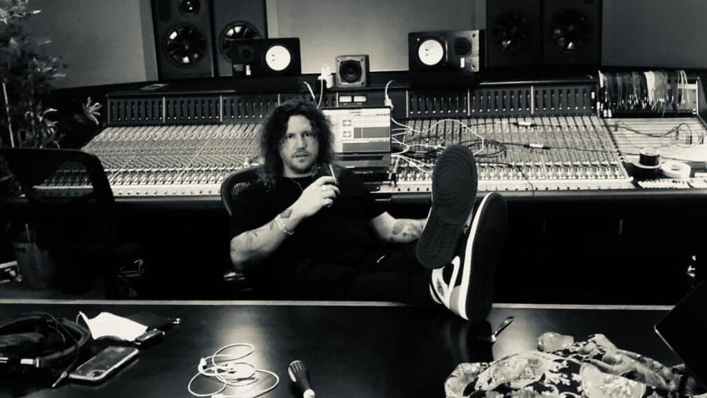 Friendless & Kyle Kinch Team Up For 'Metronome' via HUGS | UFO Network Friendless & Kyle Kinch Team Up For 'Metronome' via HUGS