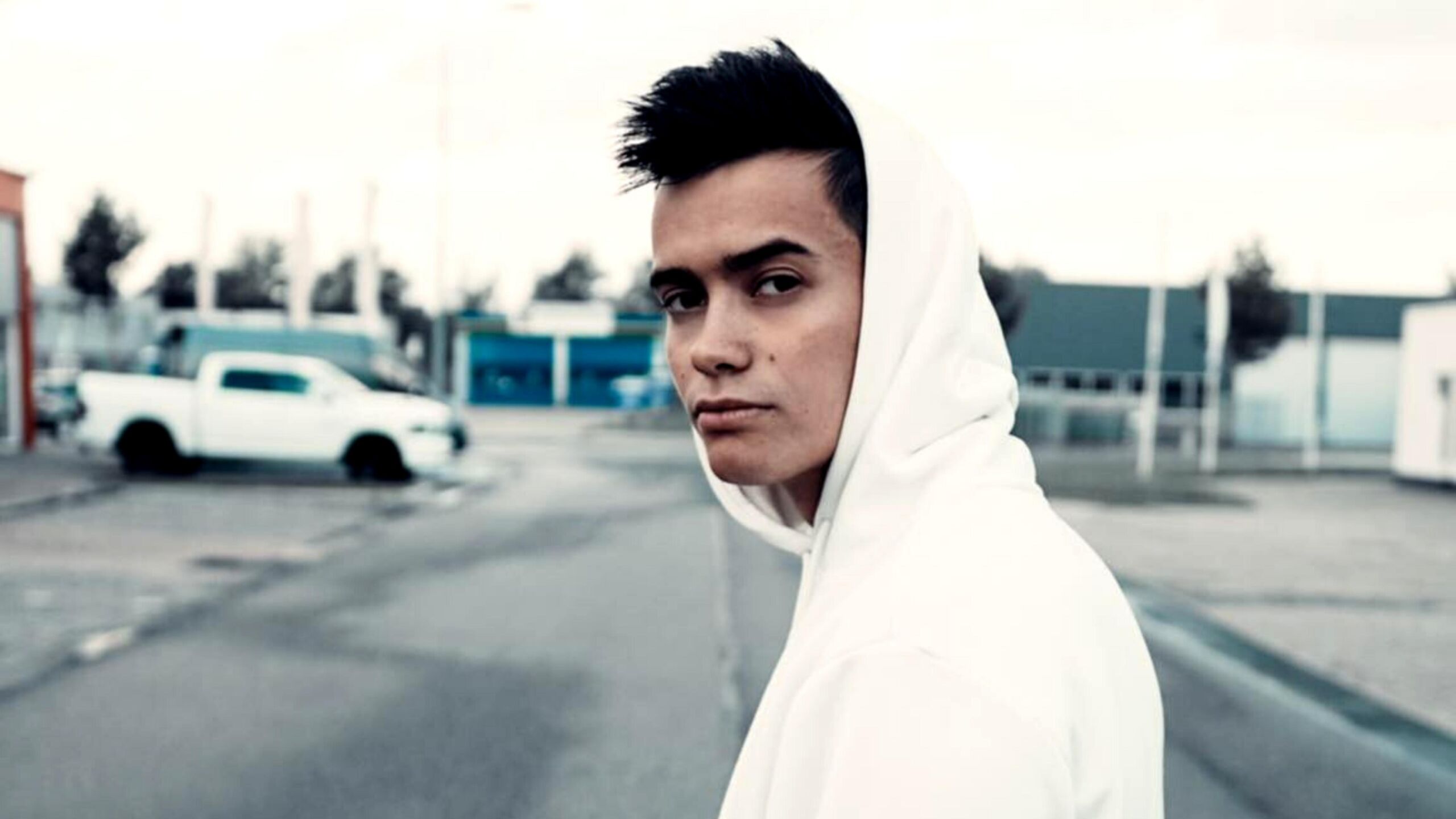 Experimenting with a new sound, Seth Hills is drops 'The Middle' on STMPD RCRDS