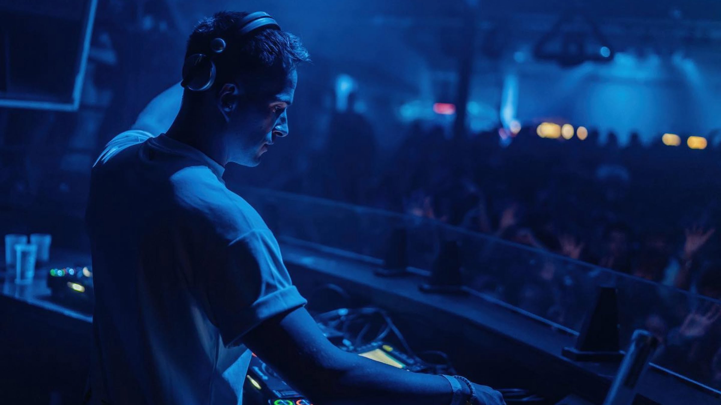 Should You Combine Live Bands with EDM at Your Next Event? | UFO Network Should you Combine Live Bands with EDM at Your Event?