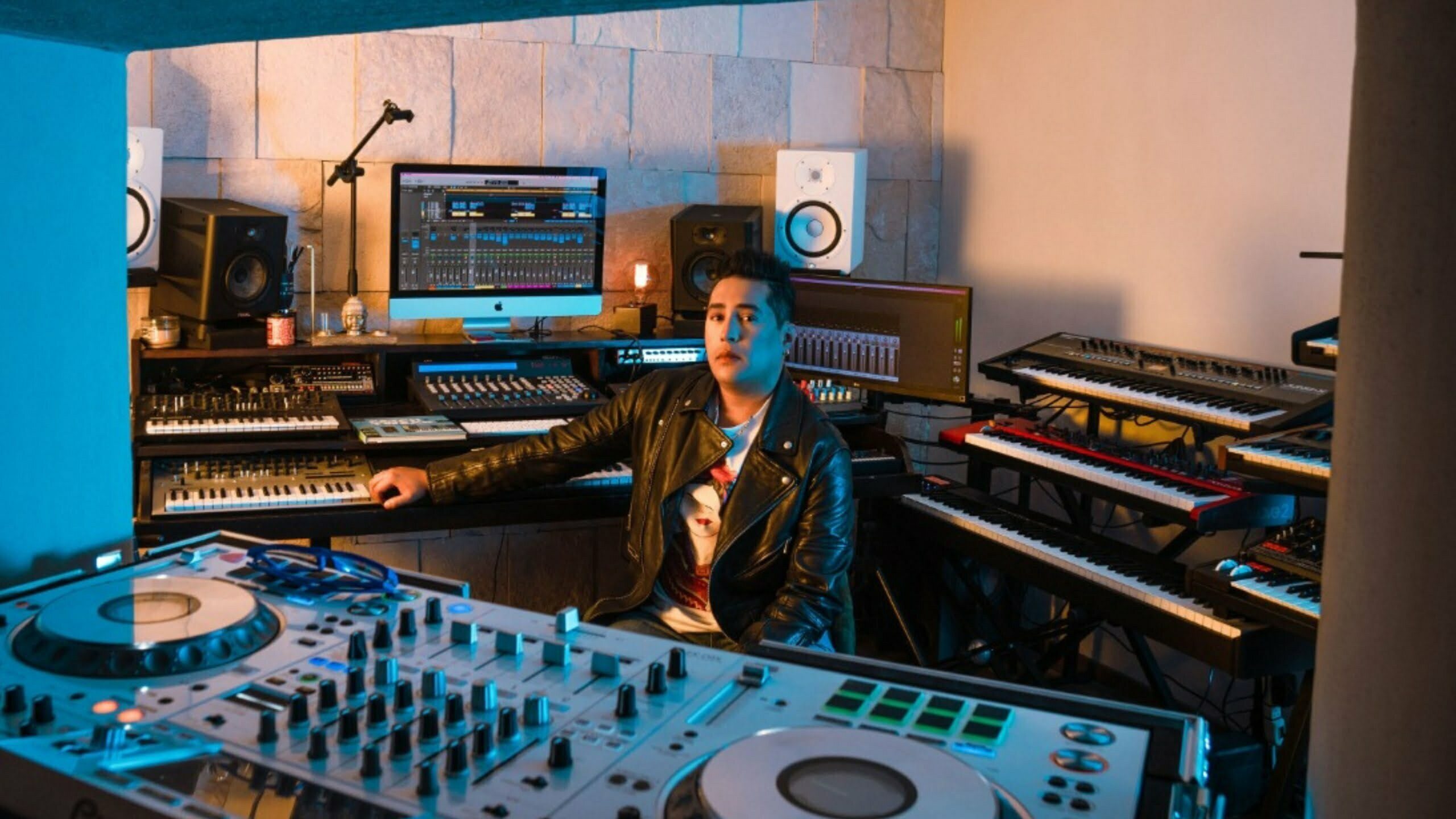 MAUW's "Tonight is The Night" Single Takes the Music Industry by Storm | UFO Network MAUW's "Tonight is The Night" Single Takes the Music Industry by Storm