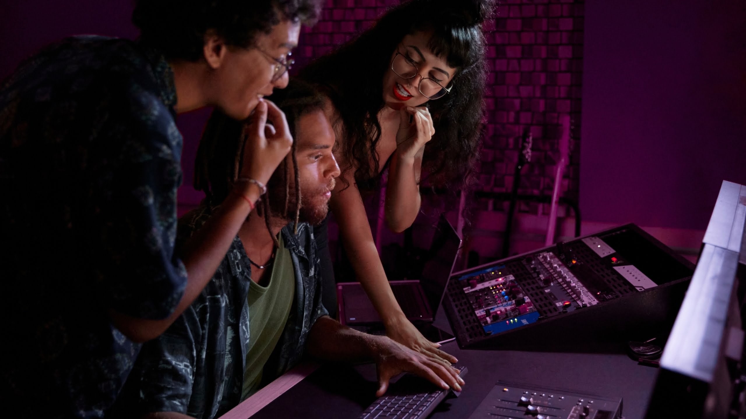 Promoting Your Music Online: 8 Proven Strategies for Growing Your Fan Base