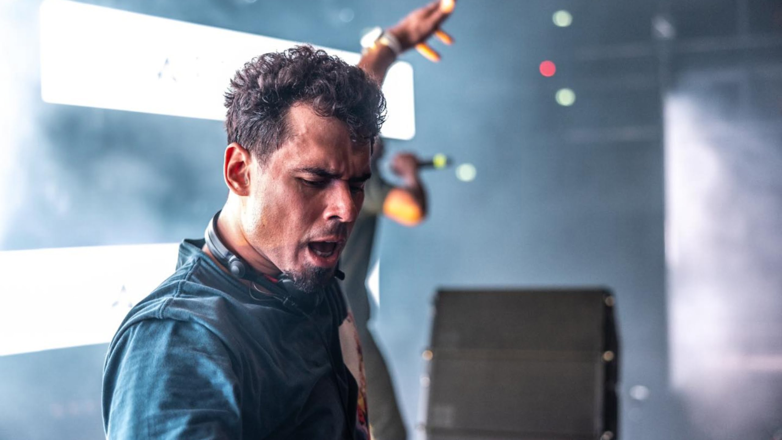 R3HAB and Afrojack strengthen their friendship with "Shockwave" 