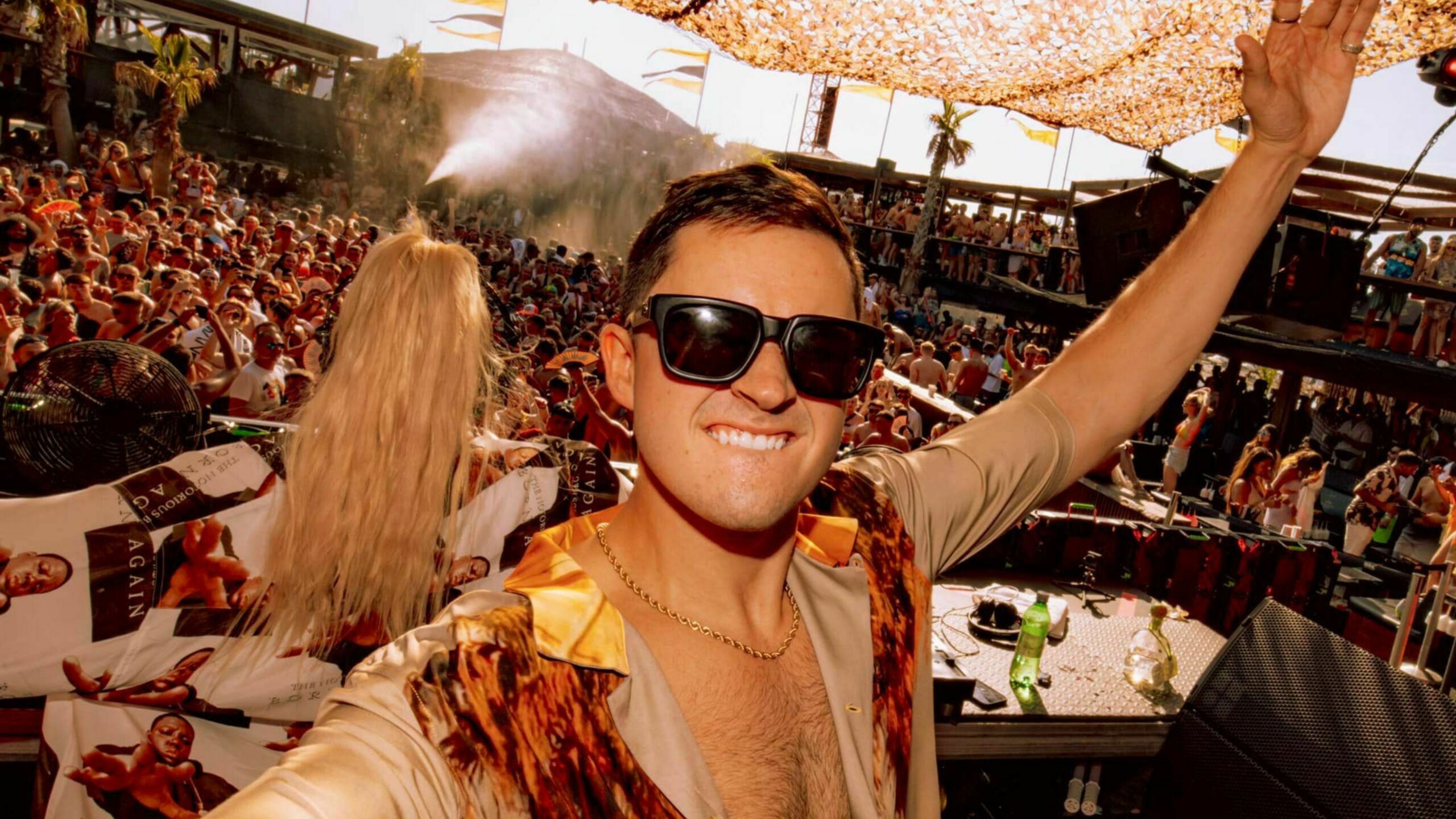 John Summit Drops His Official Remix for Schak's Viral Anthem 'Moving All Around' (Jumpin') ft. Kim English | UFO Network John Summit Drops His Official Remix for Schak's Viral Anthem 'Moving All Around' (Jumpin') ft. Kim English