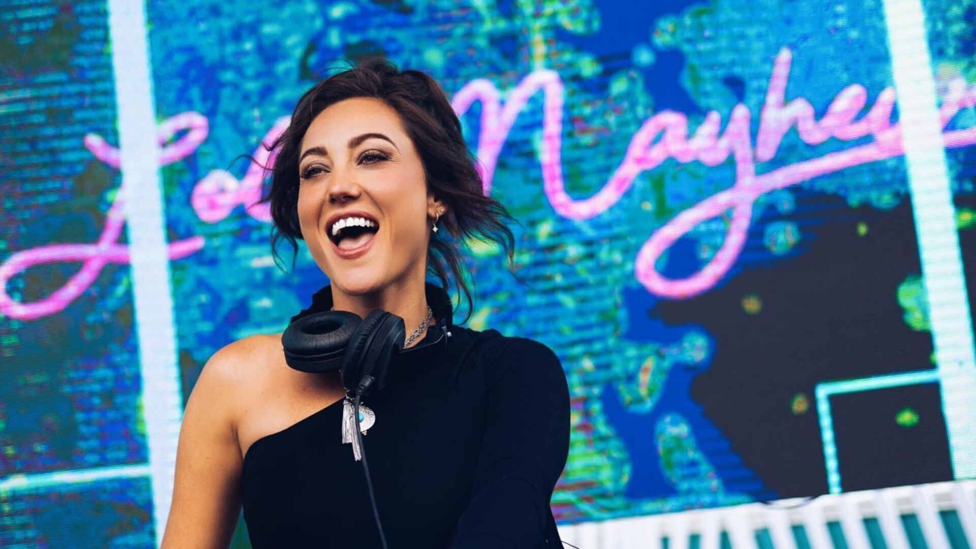 Get Ready to “Swipe Right” on Lauren Mayhew's Tech House track featuring Agus Zack - Out Now on Soundrive!