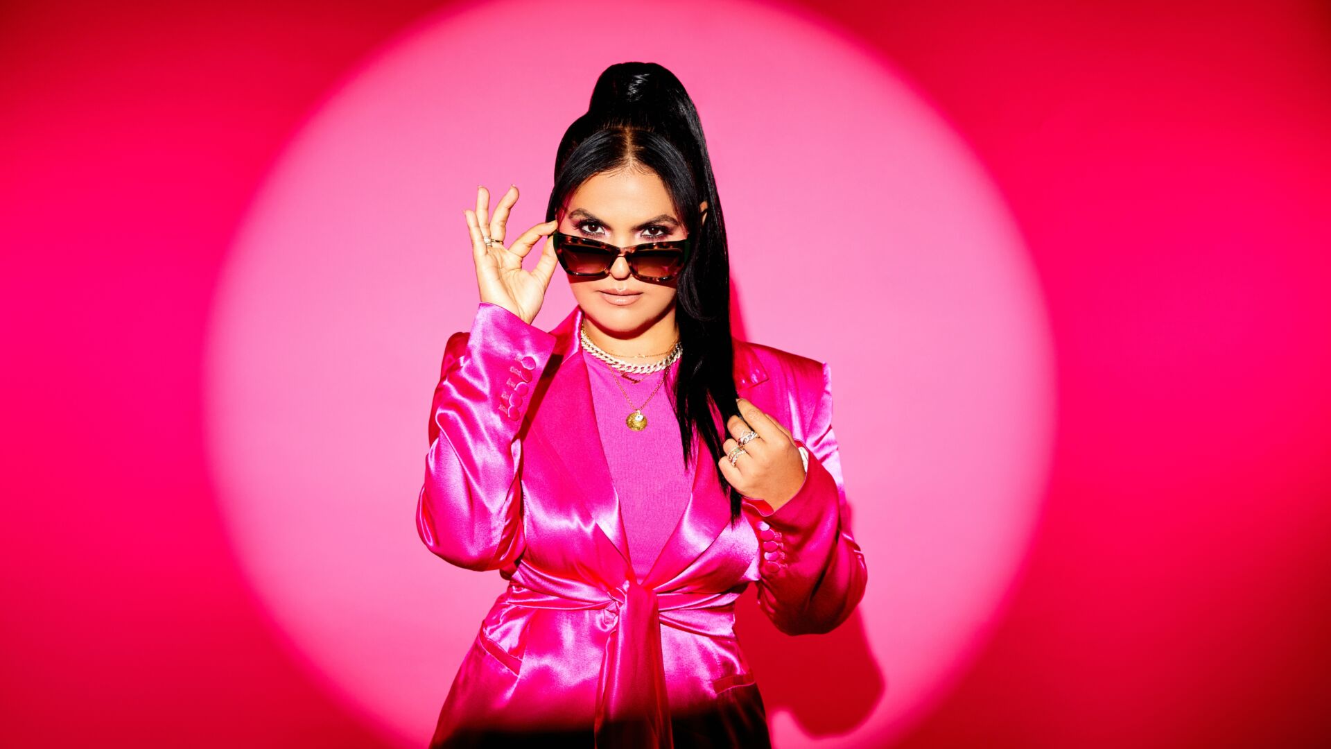 VASSY Makes History as the First Woman to Win EDMA ICON Award in Dance Music Industry UFO Network