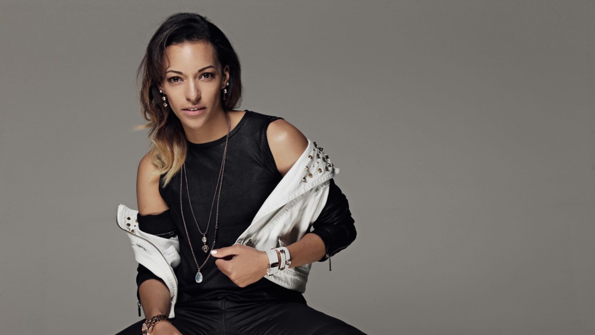 Exclusive Interview with 2017 Dutch DJ Champion - Cynthia Lacle | UFO Network Exclusive Interview with 2017 Dutch DJ Champion - Cynthia Lacle UFO Network