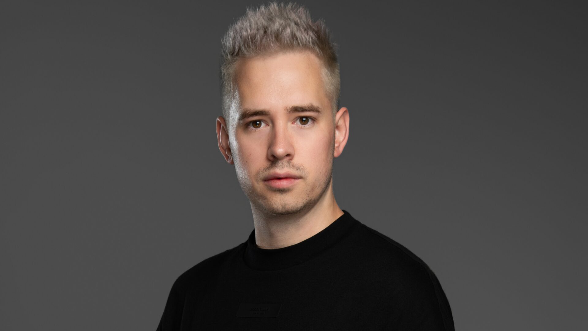 Hollaphonic x Scott Forshaw Deliver Peak-time Weapon ‘Intoxicated’