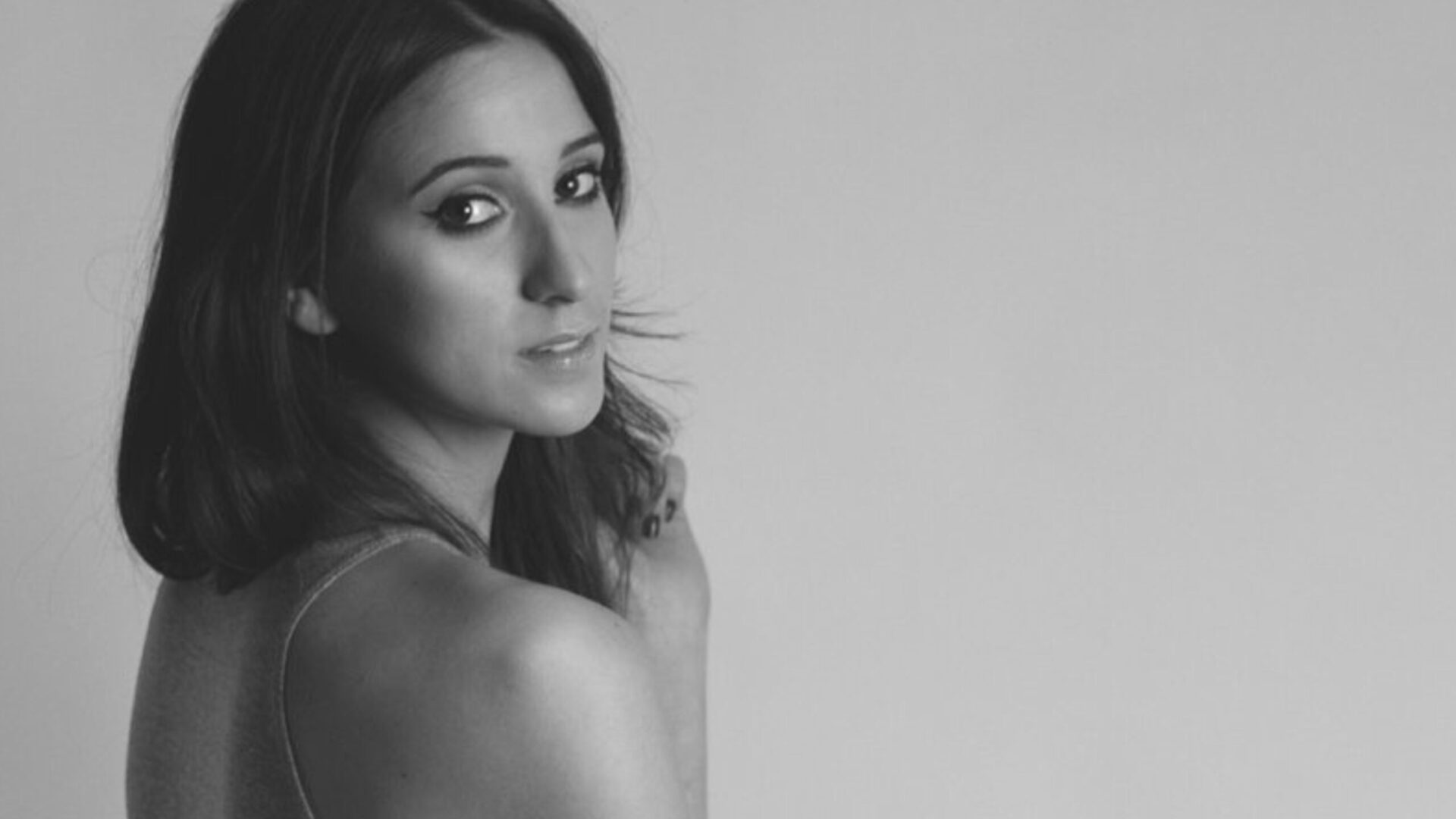 Sarah De Warren Drops New Single ‘What U Like’ | Ufo Network Sarah de Warren